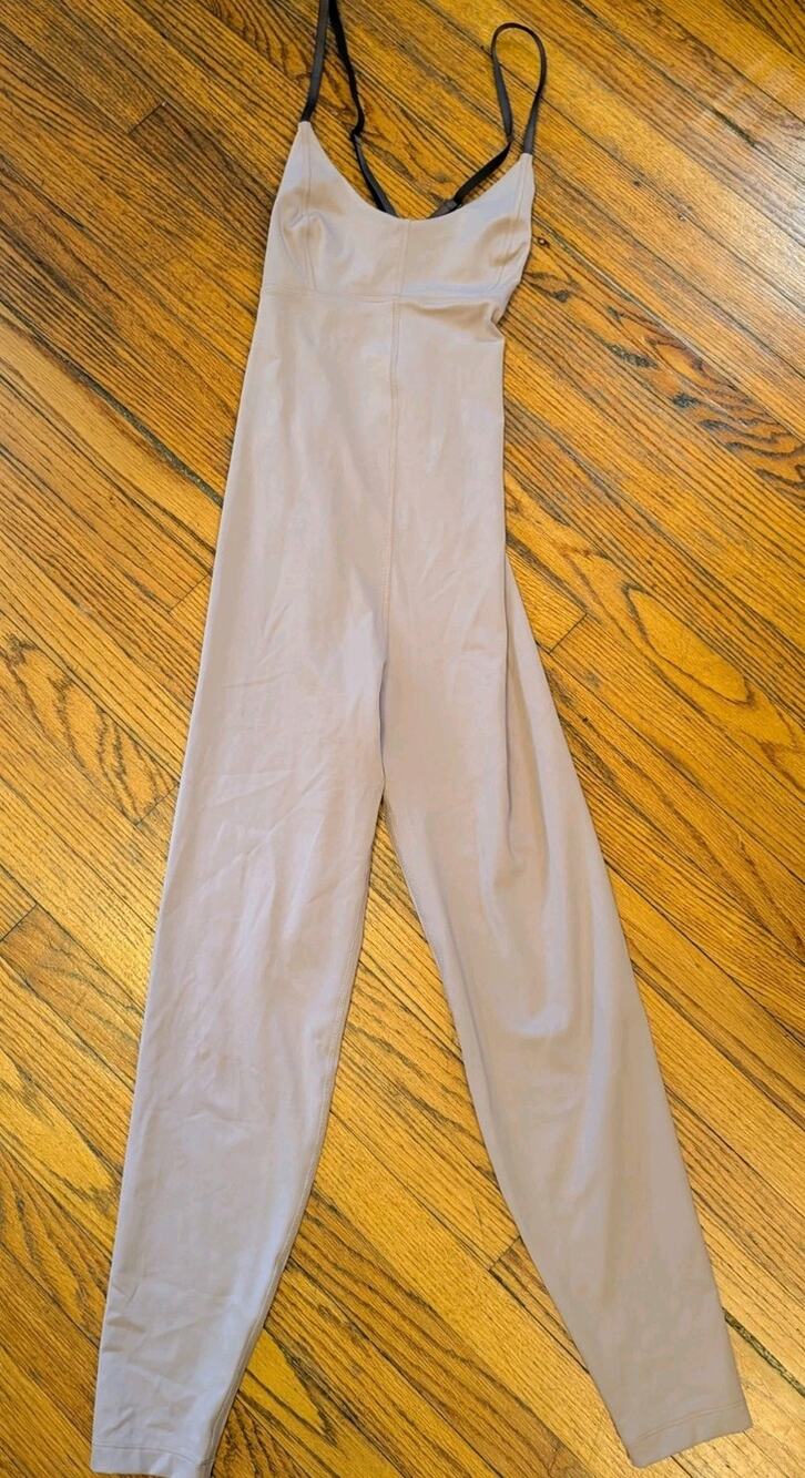 Le Ore Lucca High Rise Jumpsuit Jumper Womens M Sea Fog Purple Strappy Back Yoga